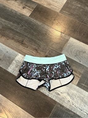 lululemon athletica Mint Waistband Printed Athletic Shorts